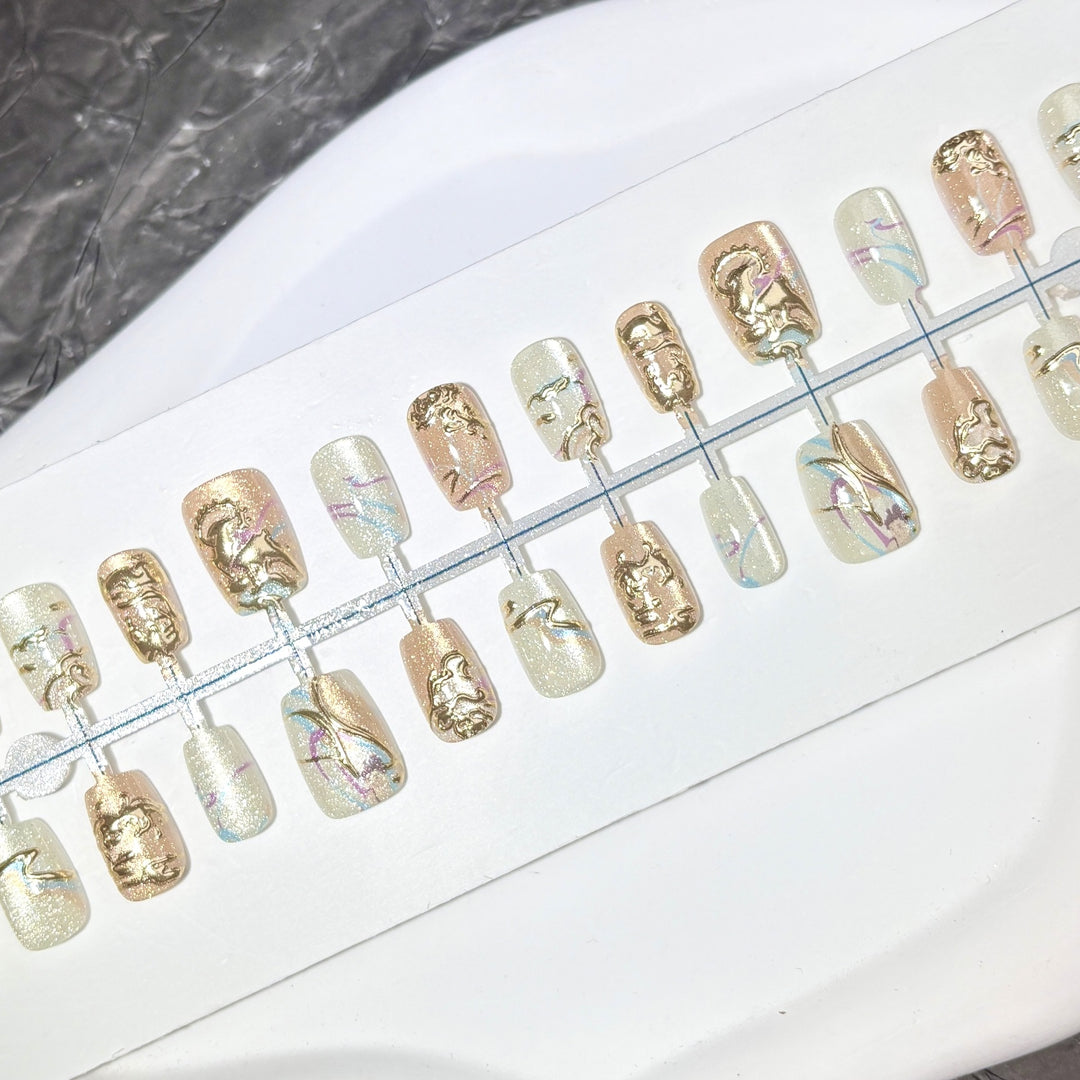 Luxuriöses Künstlerisches Press-On Nageldesign