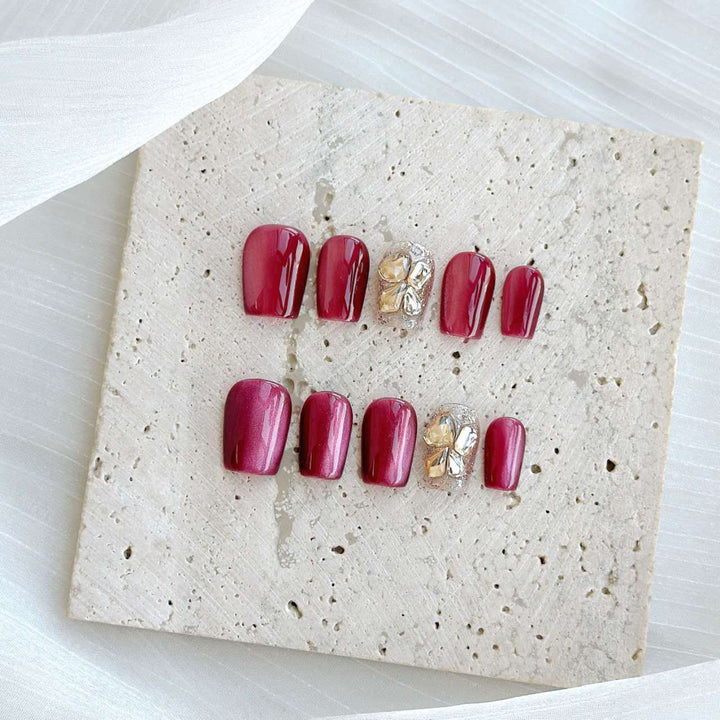 Elegantes dekoratives Press-On-Nagelset mit Kristallakzenten