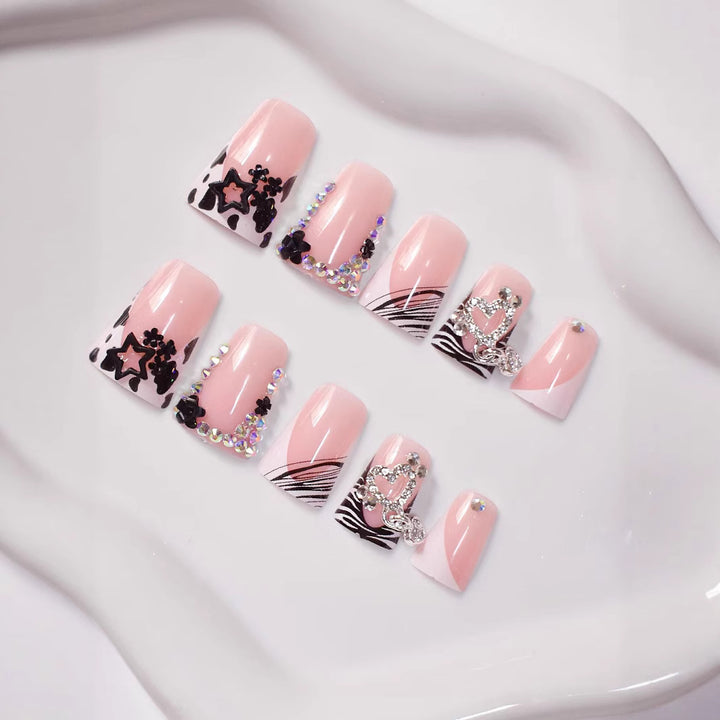 Elegante Nagelkunst Karnz