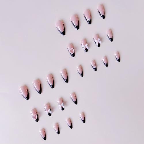 Glamouröse Kunstnagelspitzen mit 3D Schleifen und Herzverzierungen Karnz
