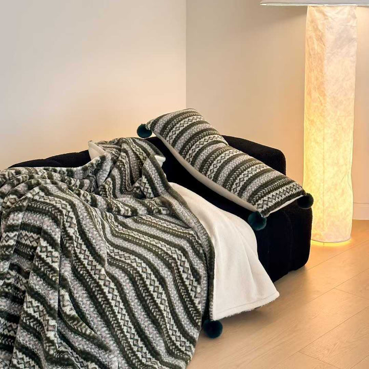 Großer Wendbarer Kuscheldecke mit Sherpa-Futter und Bommel-Ecken