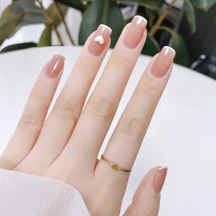Kunstfingernägel mit Stilvollem Herz- und Ombre-Design Karnz