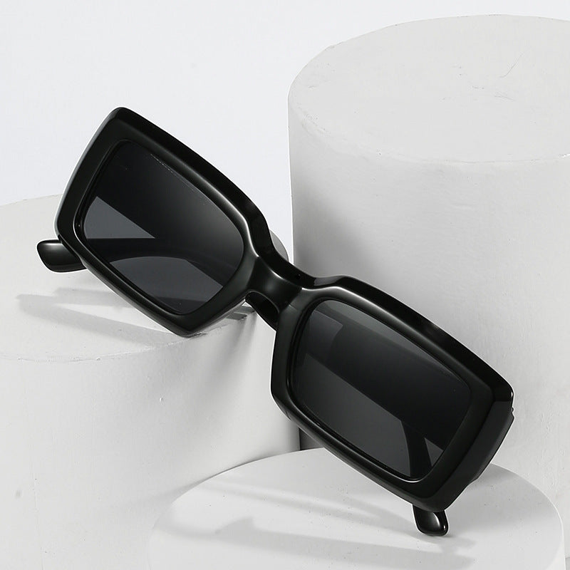 Übergroße geometrische Sonnenbrille mit verlaufenden Gläsern Karnz