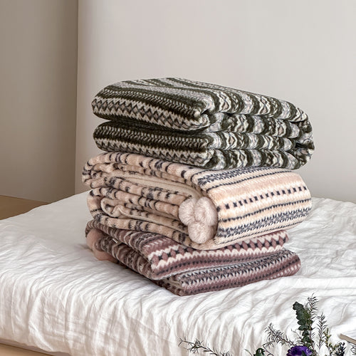 Großer Wendbarer Kuscheldecke mit Sherpa-Futter und Bommel-Ecken