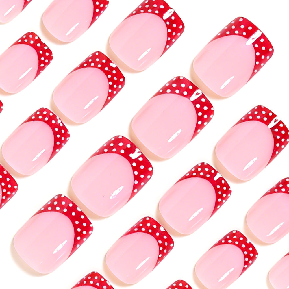 Dekoratives Französisches Spitzen-Nagelkunstdesign Karnz