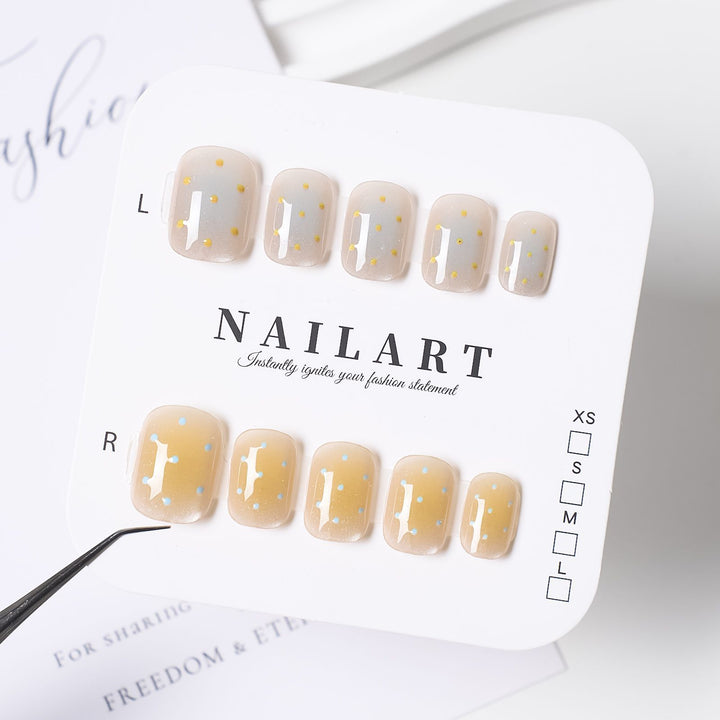Künstlerisches Press-On-Nagelset mit einzigartigen Schleifenmotiven Karnz