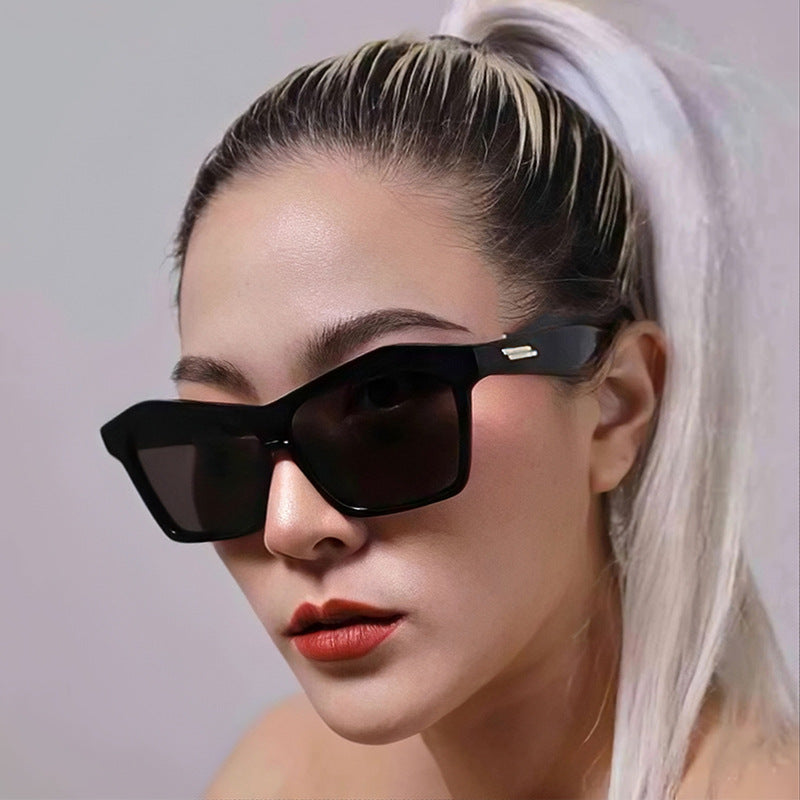Damen Modische Sonnenbrille im modernen geometrischen Design Karnz