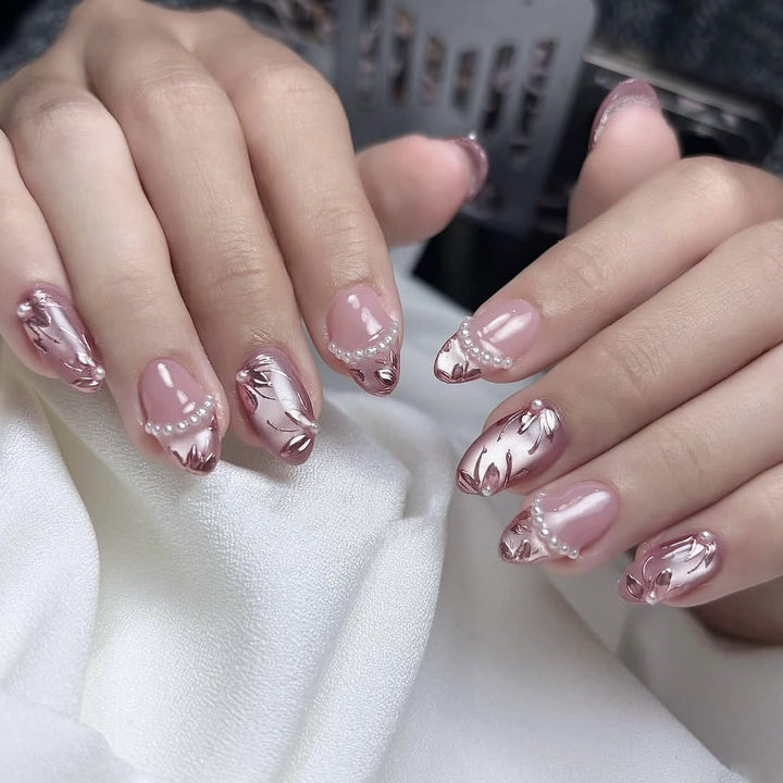 Dekorative Nagelkunst
