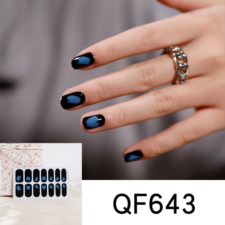 Künstliche Nagelgestaltung mit Herz-Motiv Karnz