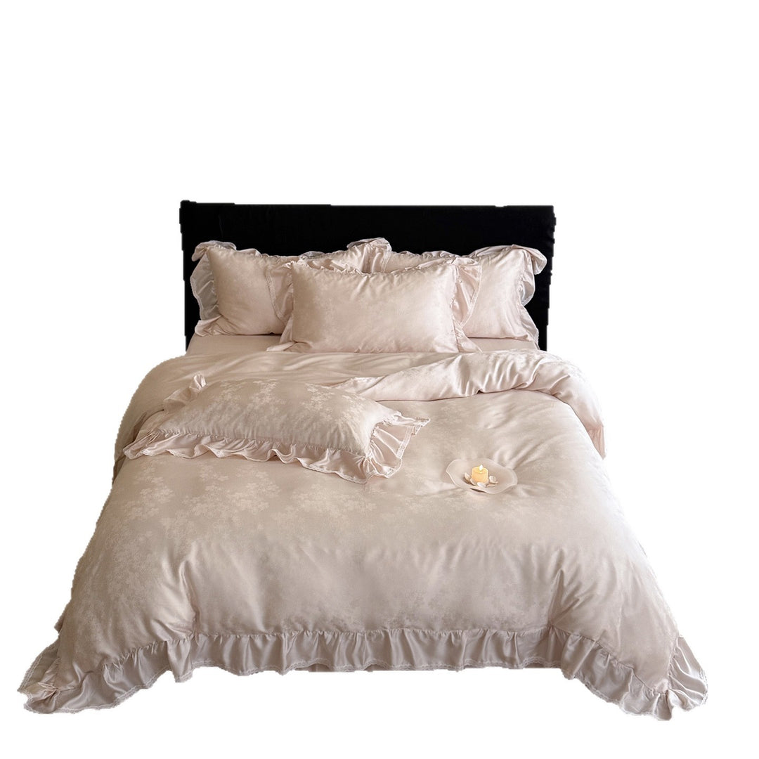 Luxuriöse Bettwäsche-Garnitur aus Mako‑Satin mit Rüschenbordüre und feinem Blumen‑Jacquard Karnz