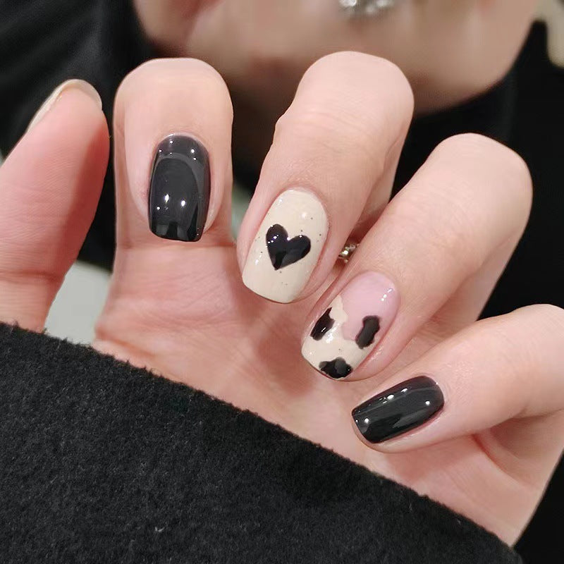 Kreative Nagelkunst mit Herz- und Tiermotiven Karnz