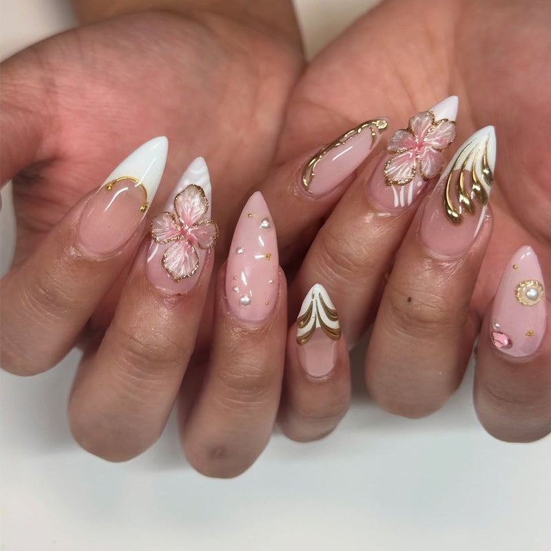 Künstlerisches Stiletto Press-On Nagelset mit floralem und goldenen Akzenten Karnz