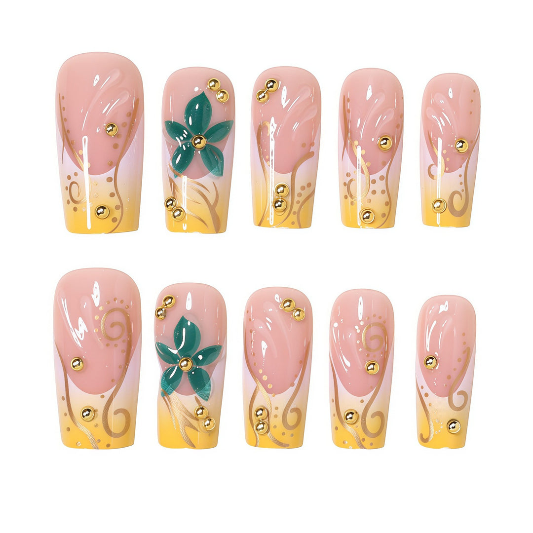 Elegante florale Nagelverlängerungen Karnz