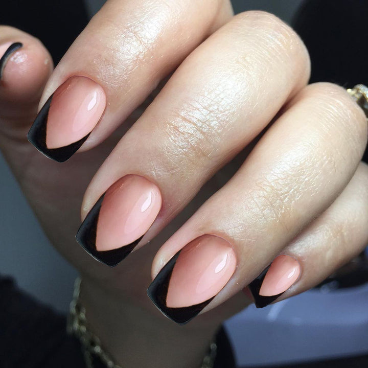 Elegante Zweifarbige Nagelkunst Karnz