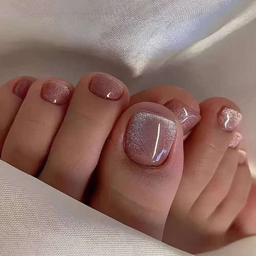 Glitzernde Pediküre-Nagelverbesserungen Karnz