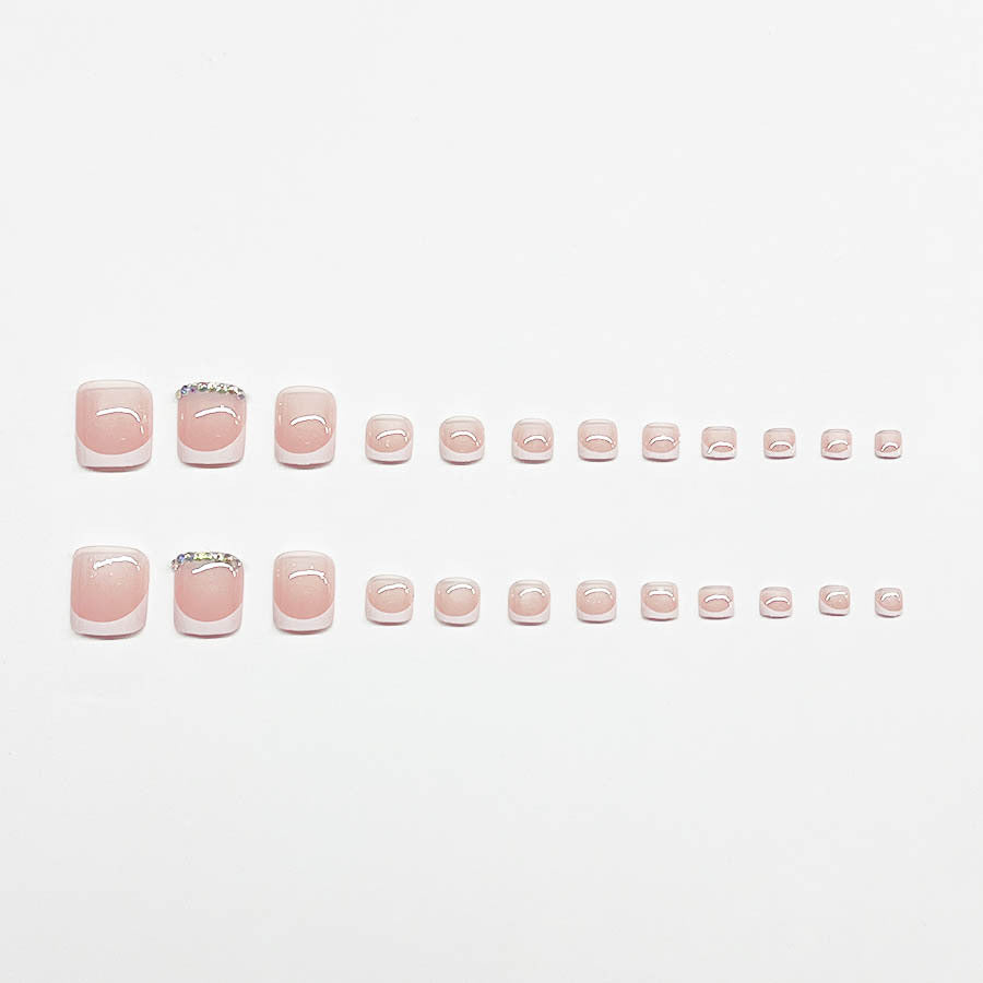 Fußnagelkunstset mit elegantem französischen Design und funkelnden Akzenten Karnz