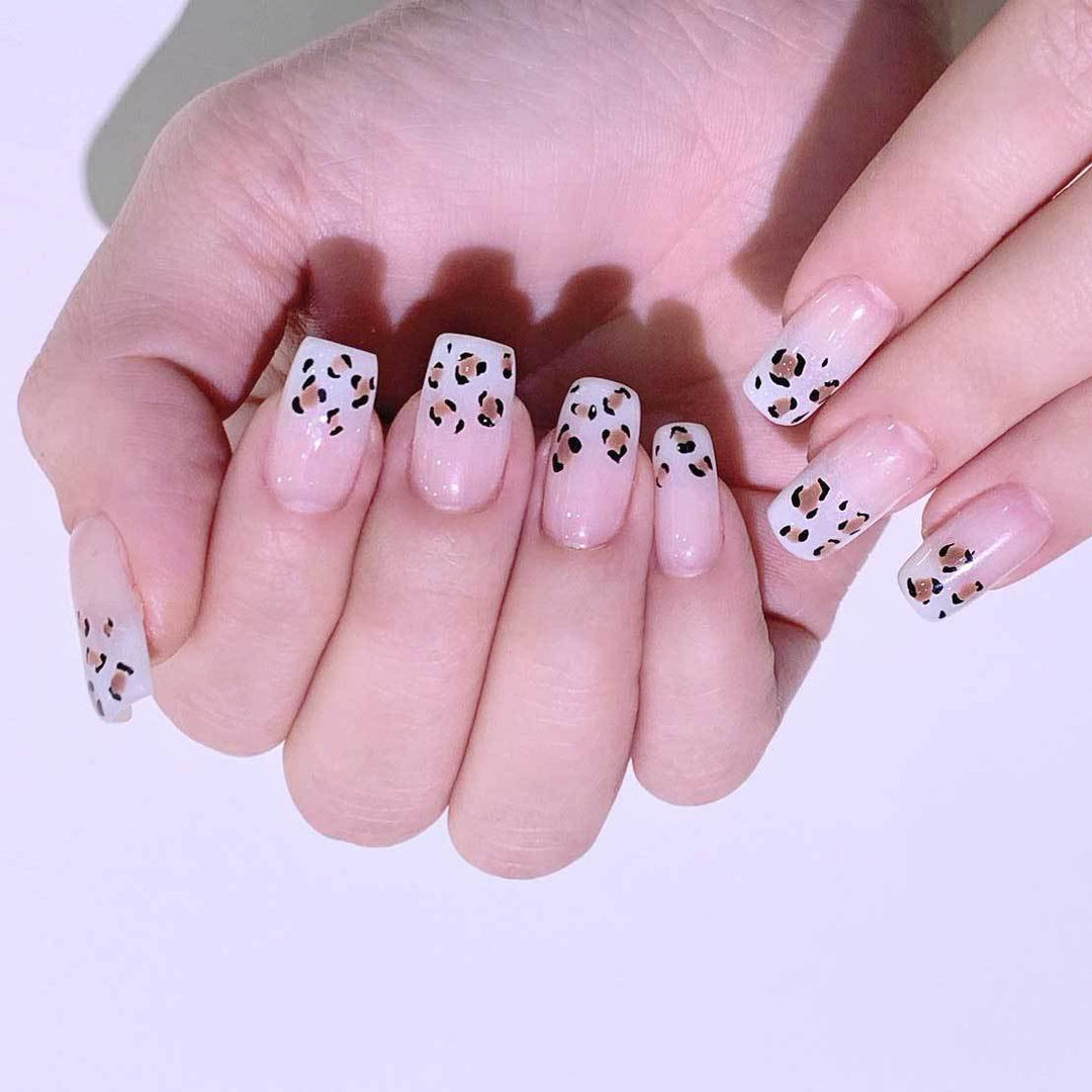 Elegante Leopardenmuster-Nagelkunst