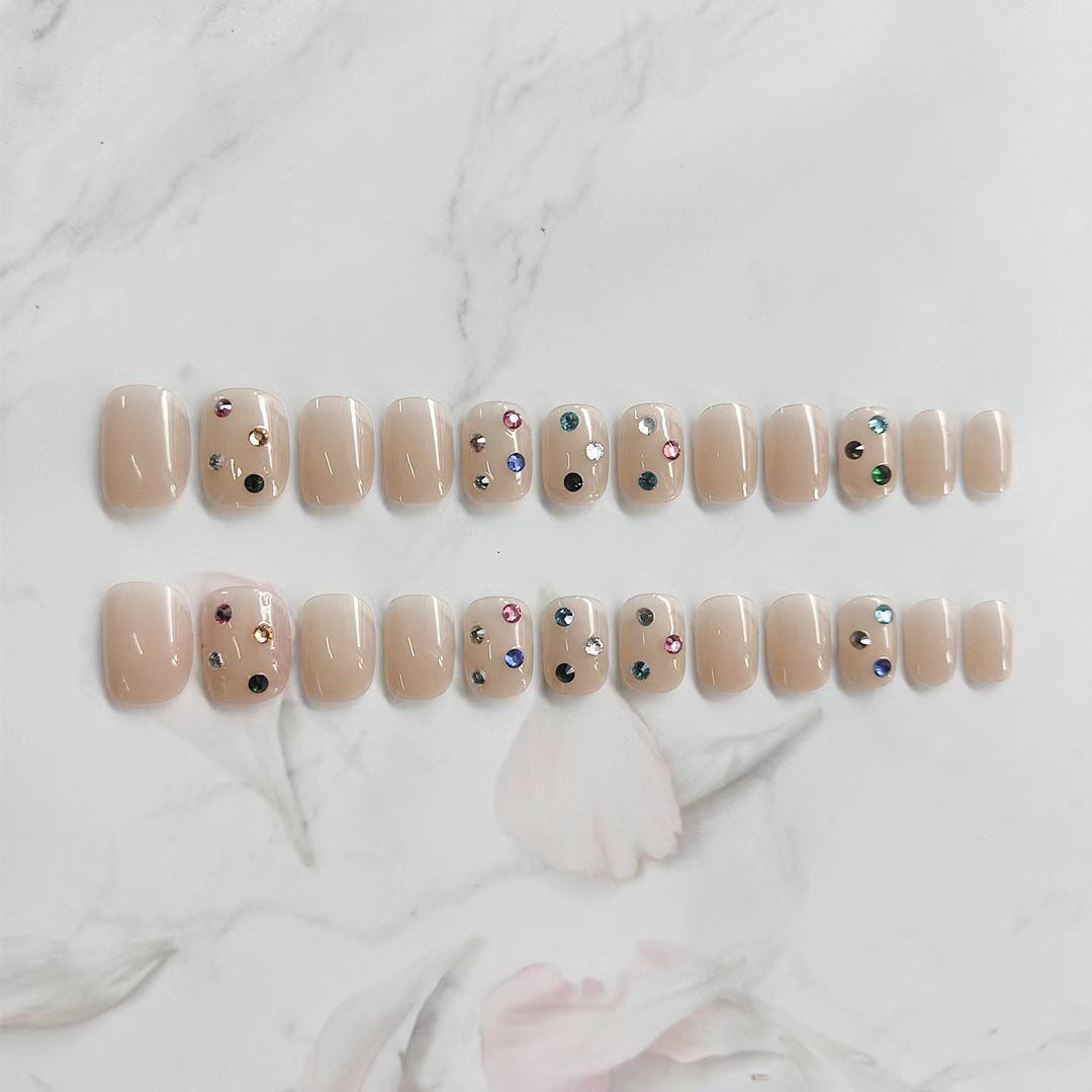 Dekorative Strass Press-On Nagelkunst