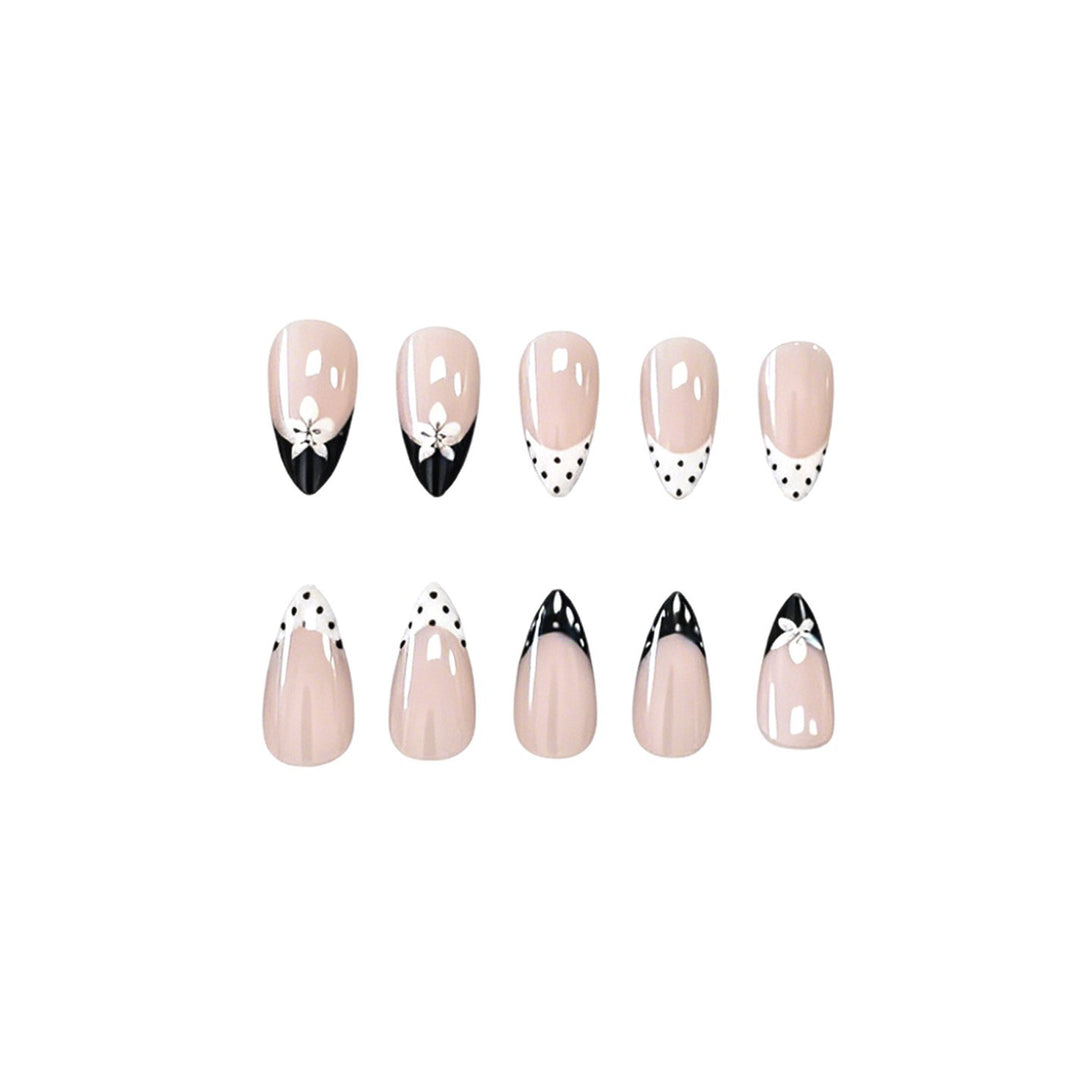 Elegante Schwarz-Weiße Blumennagelkunstverlängerungen Karnz