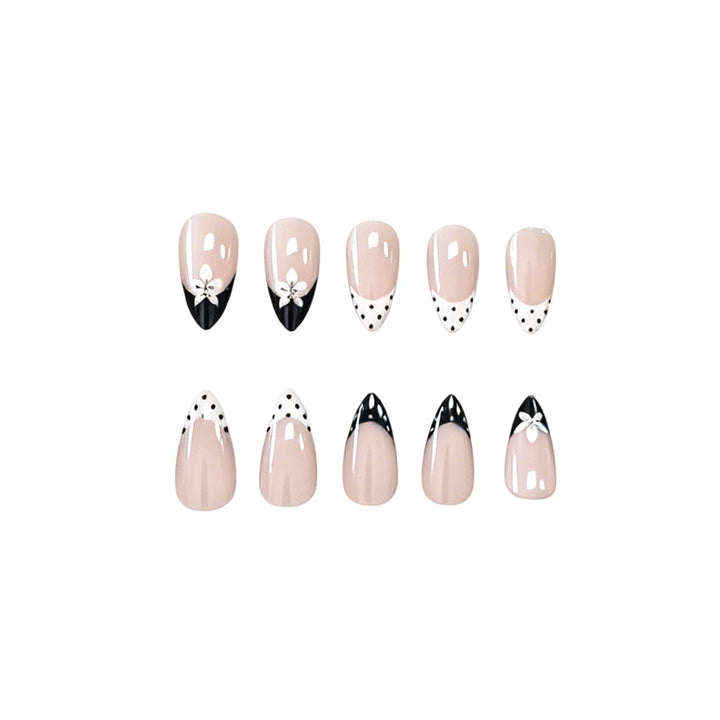 Elegante Schwarz-Weiße Blumennagelkunstverlängerungen Karnz