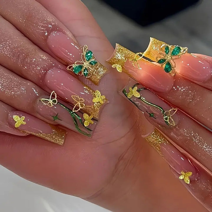 Dekorative Schmetterlings-Press-On-Nagelkunst Karnz
