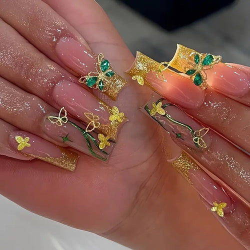 Dekorative Schmetterlings-Press-On-Nagelkunst Karnz
