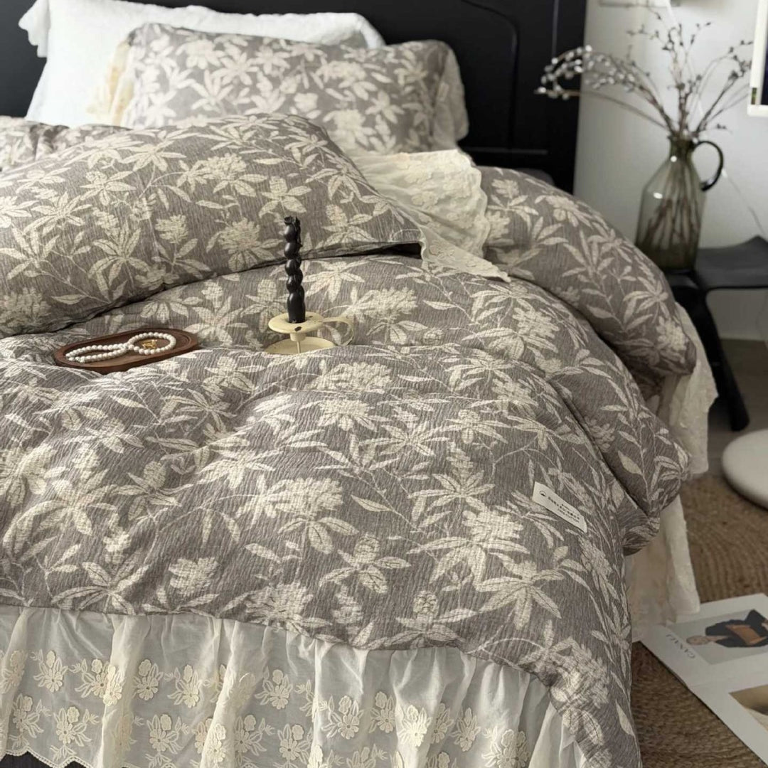 Gestepptes Baumwoll-Quilt-Bettwäscheset mit Vintage-Rosenprint und Seersucker-Struktur