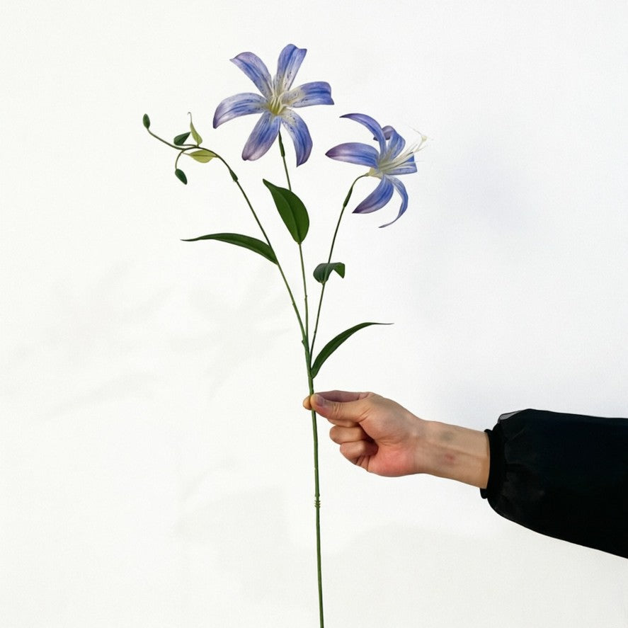 Elegante künstliche Lilienstängel