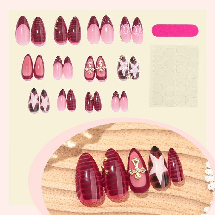 Premium Dekorative Press-On Nagelset mit Glamourösen Akzenten Karnz