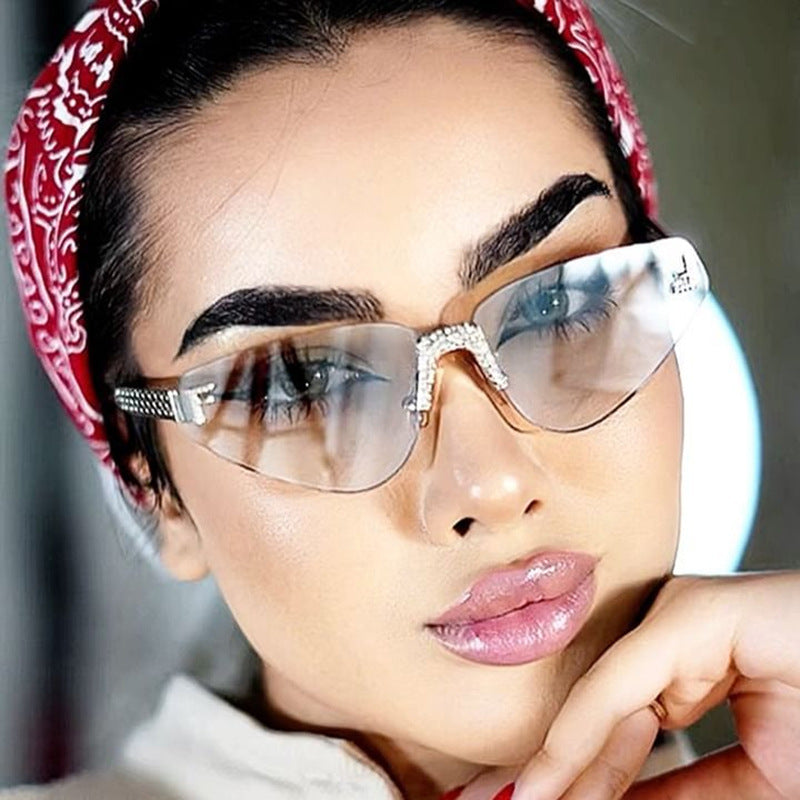 Damen Designer Katzenaugen-Sonnenbrille mit funkelndem Strass-Besatz Karnz
