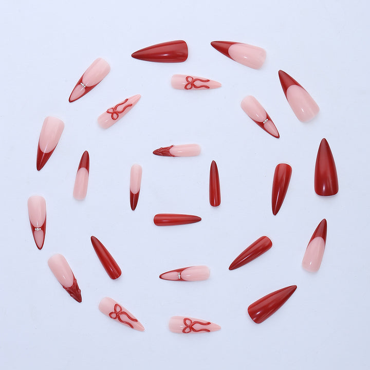 Hochwertiges Kunstnagelset mit eleganten Spitzen und Schleifenverzierungen Karnz