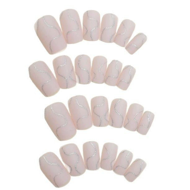 Elegante Gel-Maniküre Karnz