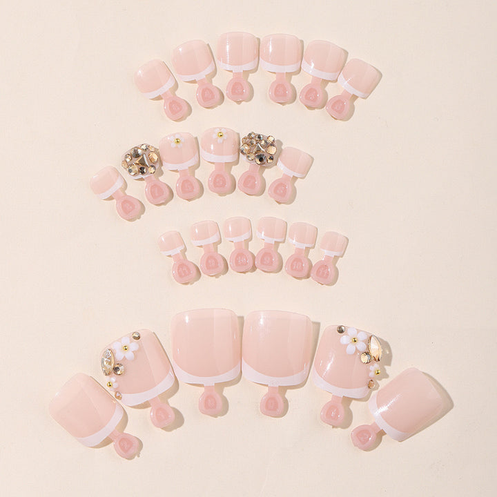Kunstnagelset mit eleganten 3D-Blüten und Glitzerakzenten Karnz