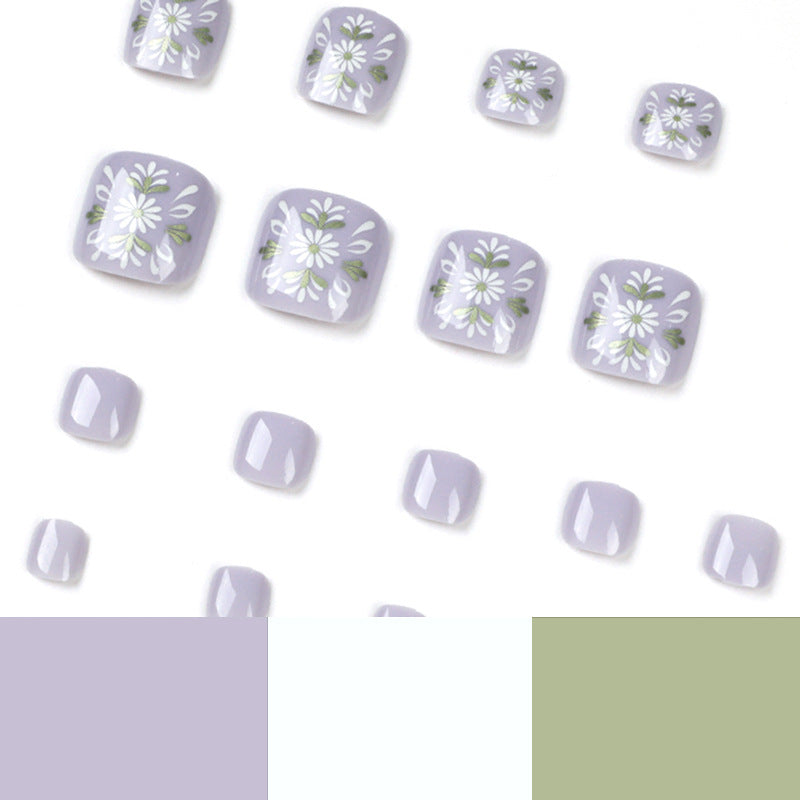 Kunstvolle Fußnagelgestaltung mit elegantem floralem Design Karnz