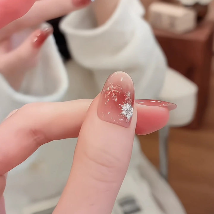 Ombre-Gel-Nagelerweiterungen mit dekorativen Akzenten