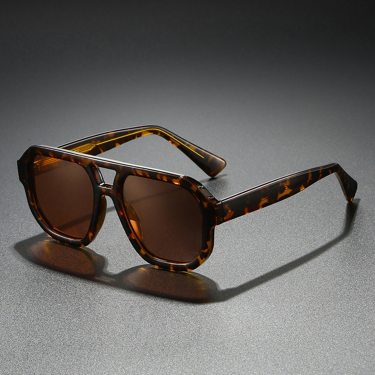 Damen Sonnenbrille im modernen urbanen Design mit breitem Rand Karnz
