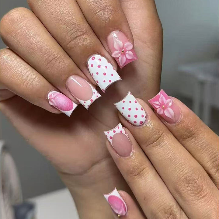 Kreative Blumennagelkunstverlängerungen Karnz