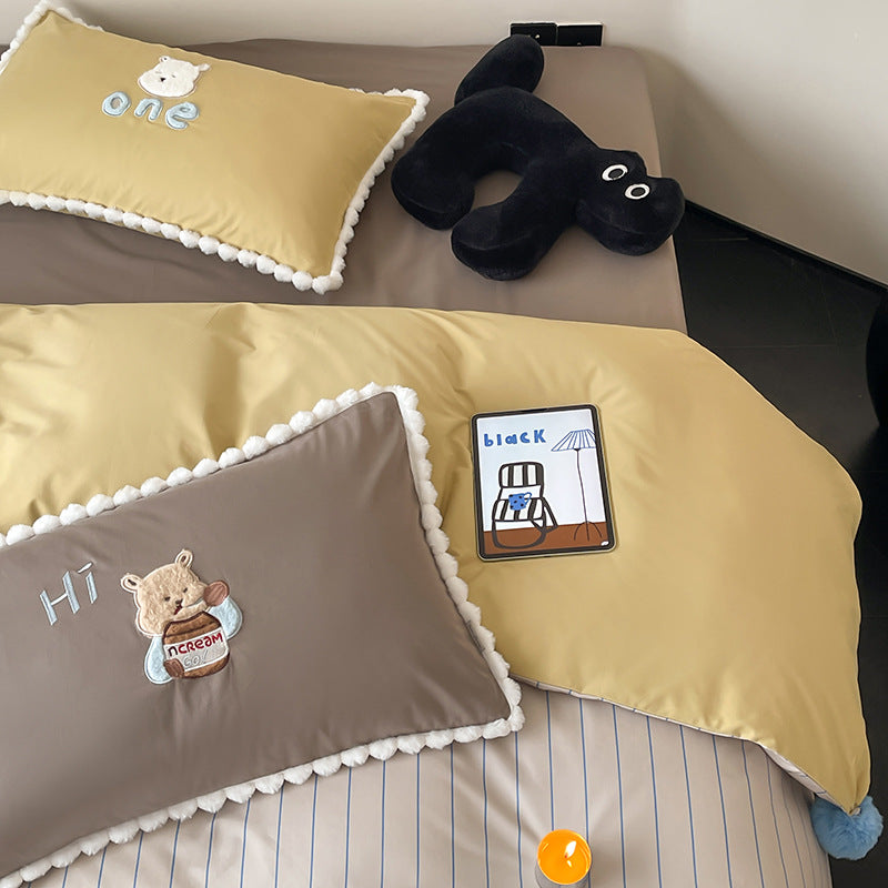 Kinder-Bettgarnitur mit Teddybär-Stickerei, Pompon-Einfassung und Wendedecke