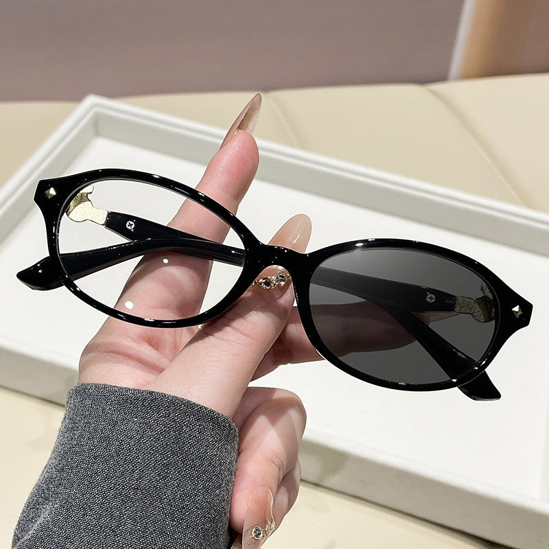 Damen modische optische Brille im eleganten Ova-Design mit goldenen Akzenten Karnz