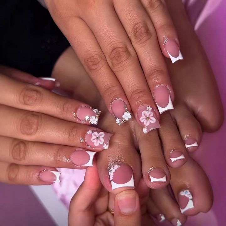 Dekorative florale Press-On-Nagelerweiterungen Karnz