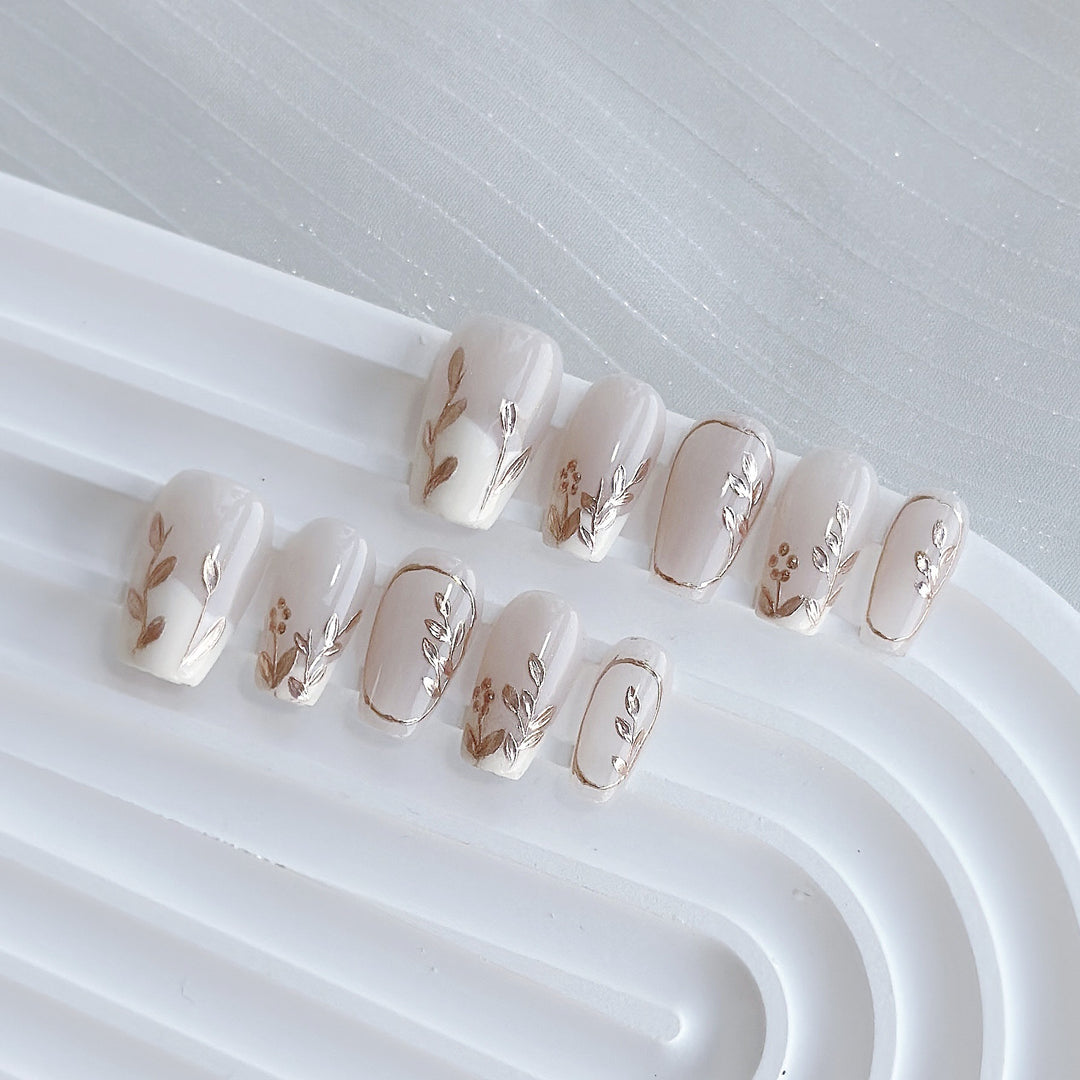 Exquisites Floral Press-On Nail Set
