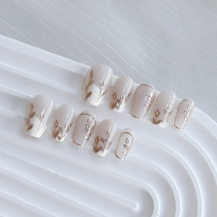 Exquisites Floral Press-On Nail Set