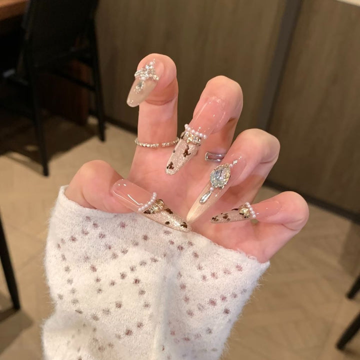 Glamouröse Strass-Nagelverlängerungen