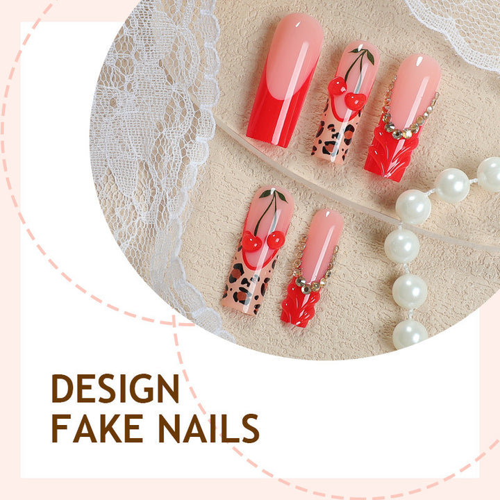 Kunstnagelset mit Glamourösen Blüten- und Glitzerakzenten Karnz