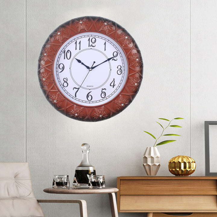 Elegante Wanduhr mit Filigranem Blumendesign Karnz