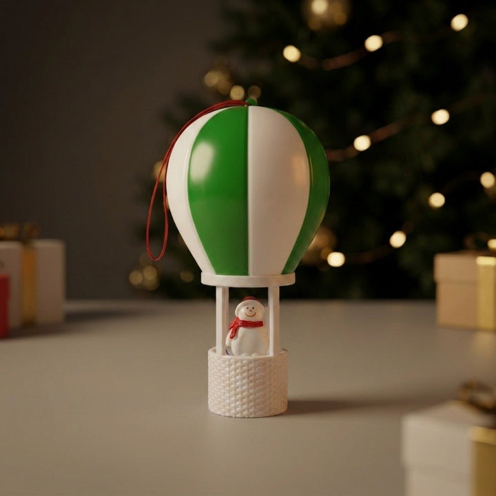 Weihnachtsmann Dekofigur im Heißluftballon Karnz
