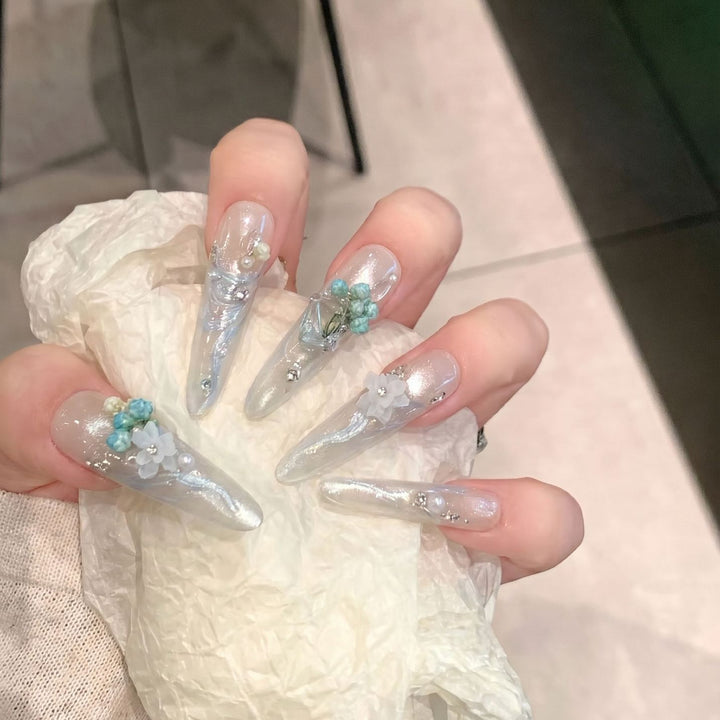 Elegante florale Stiletto-Nagelkunst Karnz