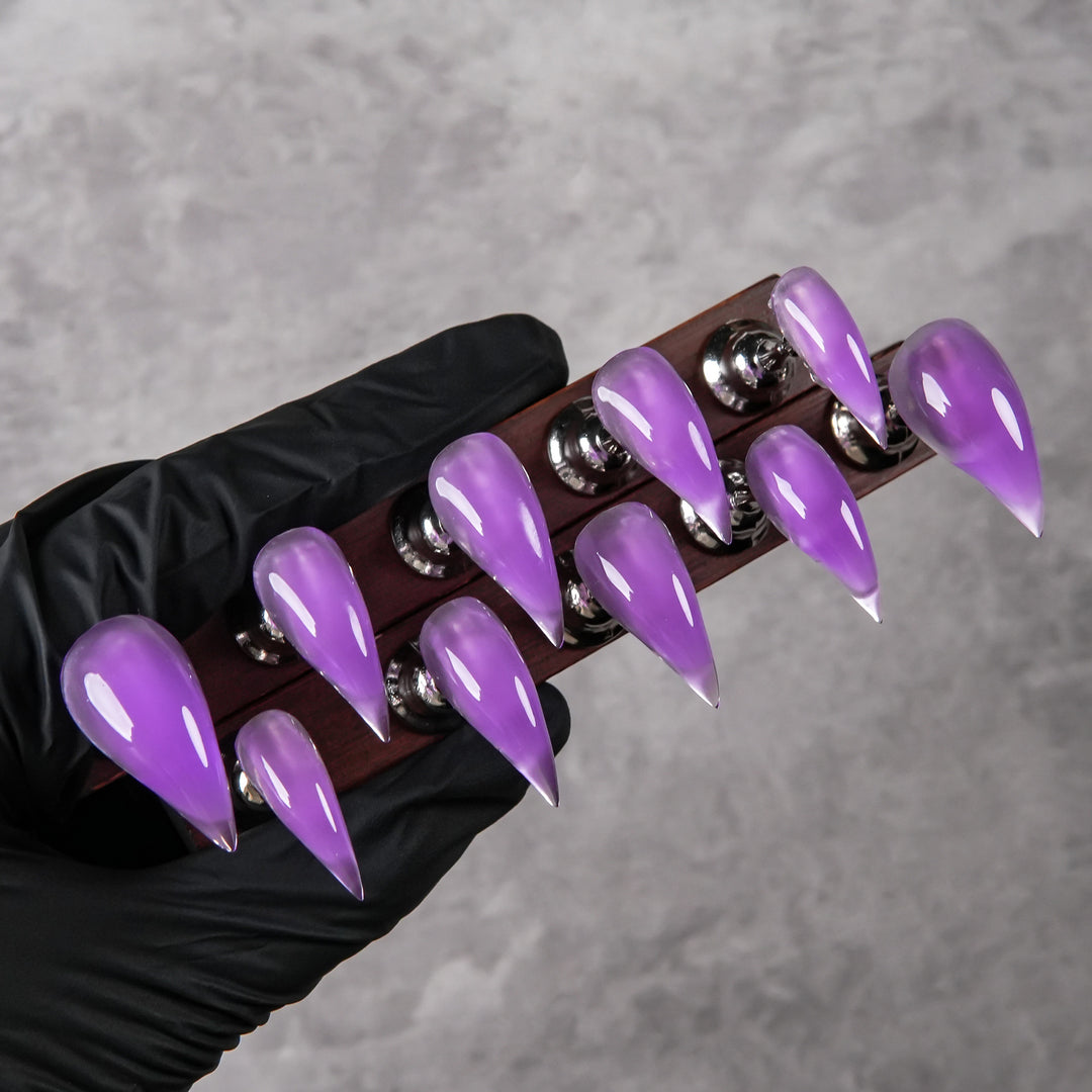 Stiletto-förmige Press-On Nagelset mit glänzendem Finish
