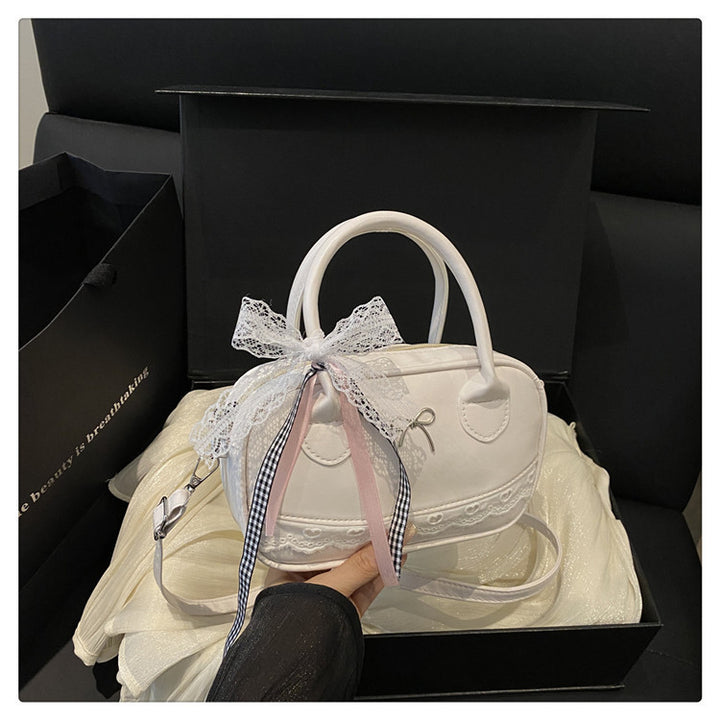 Elegante mit Spitzenbesatz verzierte Bogenhandtasche Karnz