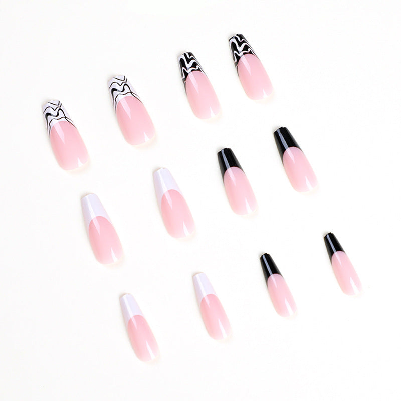 Kunstvolle Nagelverlängerungen mit modernem Monochrom-Design Karnz